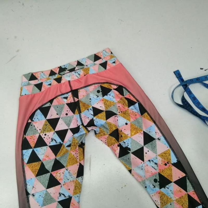 Women's Vibrant Geometric Sublimated Athletic Leggings