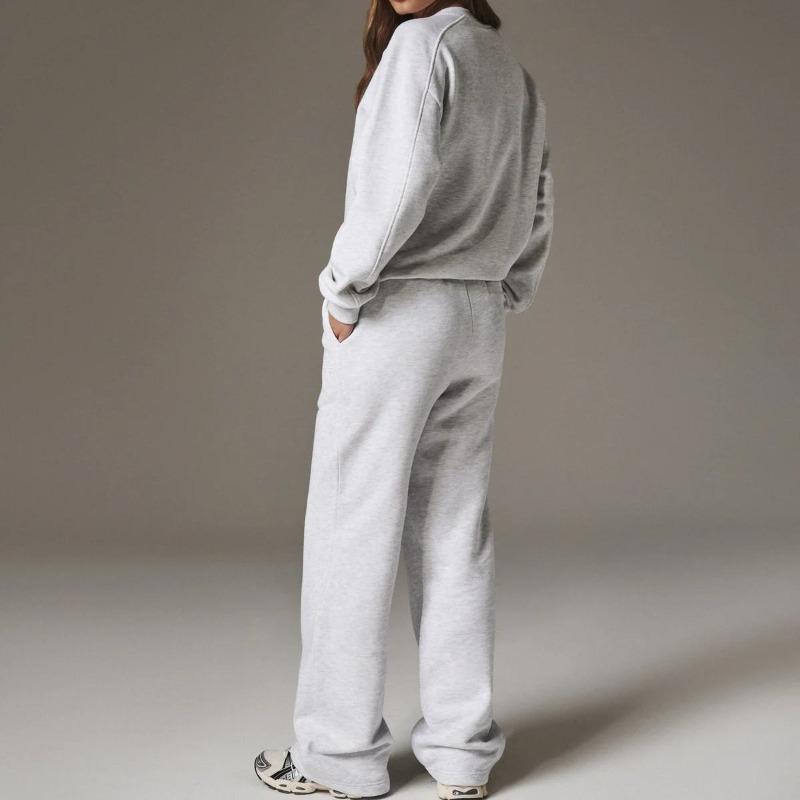 Custom Women's 2-Piece Sweatsuit Set | Crew Neck Sweatshirt & Sweatpants | Polyester Cotton Loose Fit OEM Manufacturer Sialkot Pakistan