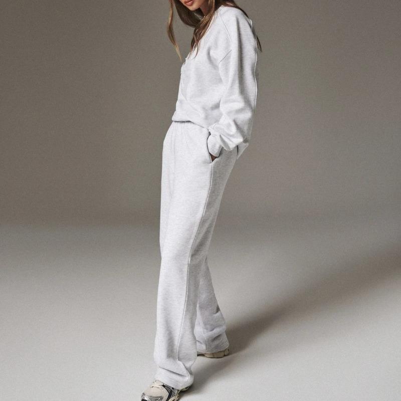 Custom Women's 2-Piece Sweatsuit Set | Crew Neck Sweatshirt & Sweatpants | Polyester Cotton Loose Fit OEM Manufacturer Sialkot Pakistan