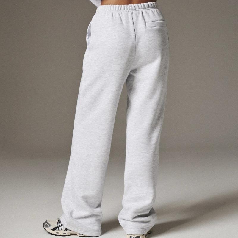 Custom Women's 2-Piece Sweatsuit Set | Crew Neck Sweatshirt & Sweatpants | Polyester Cotton Loose Fit OEM Manufacturer Sialkot Pakistan